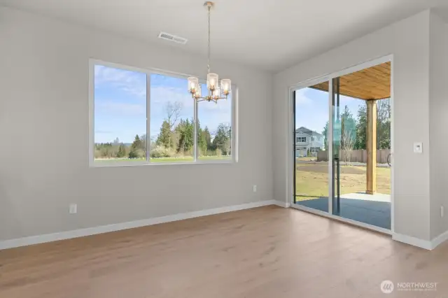 Photographs are for illustrative purposes only. Features, finishes, interior/exterior colors, landscaping and floorplan shown may vary from actual homes built.