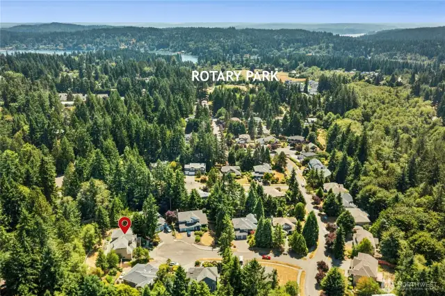 Easy access to one of the best play areas on the island - Rotary Park and Owen's Playground.