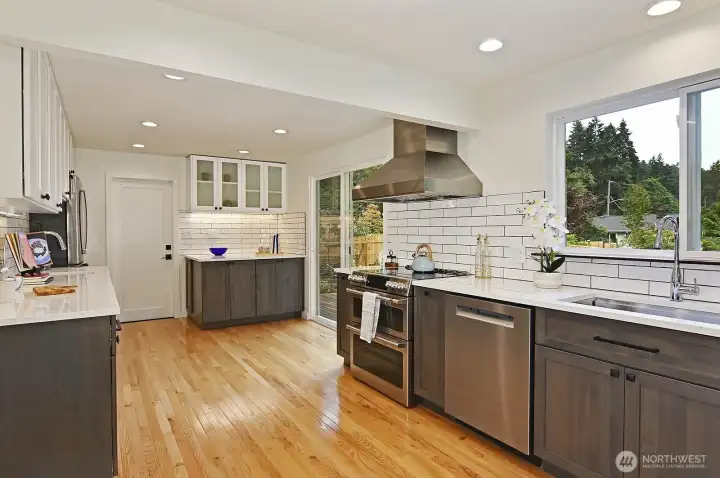 Spacious main kitchen
