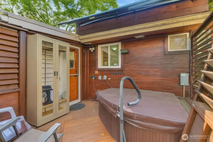 Back deck with Hot Tub-Enhanced photo