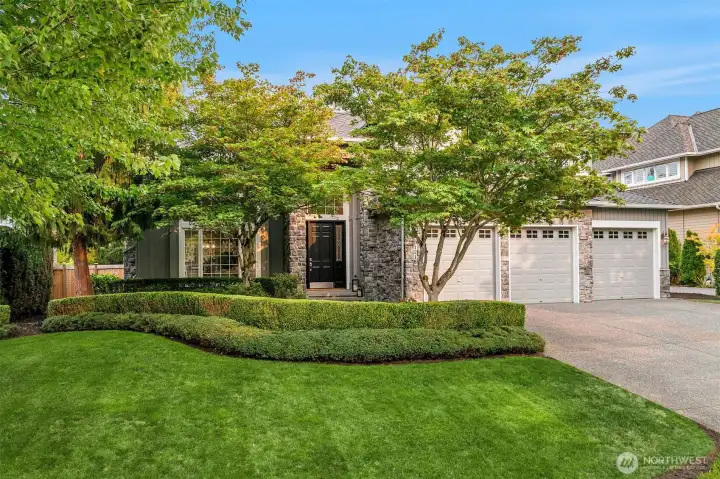Unrivaled community and location - highlights of this exceptional home include an oversized cul-de-sac lot, new lifetime roof and HVAC system (2020), new carpet, new interior/exterior paint and spacious rooms. Central air conditioning ensures year-round comfort.