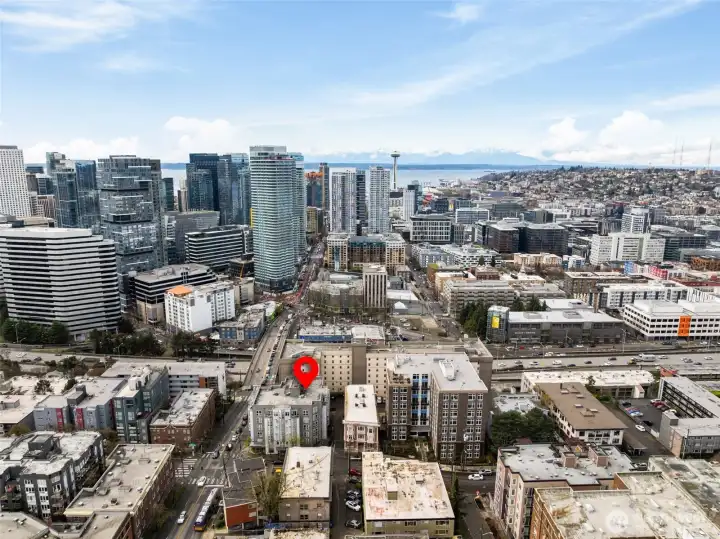 Sound, city and territorial views from the rooftop deck!