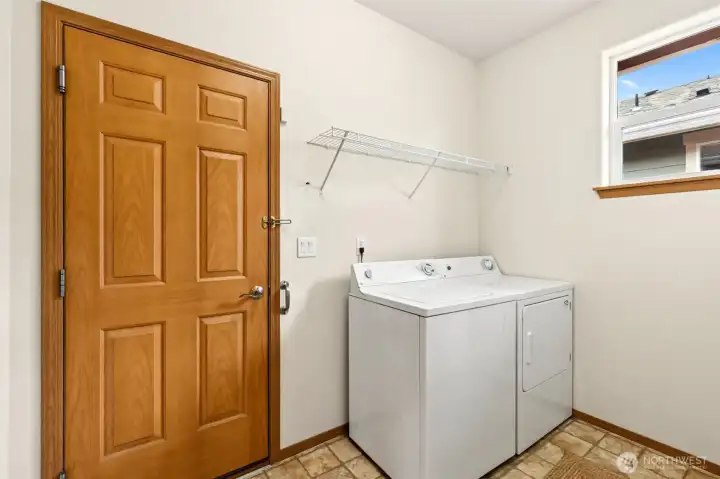 Generous laundry room as space for additional storage