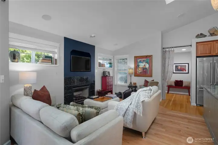 Gas fire place for those cozy mornings...