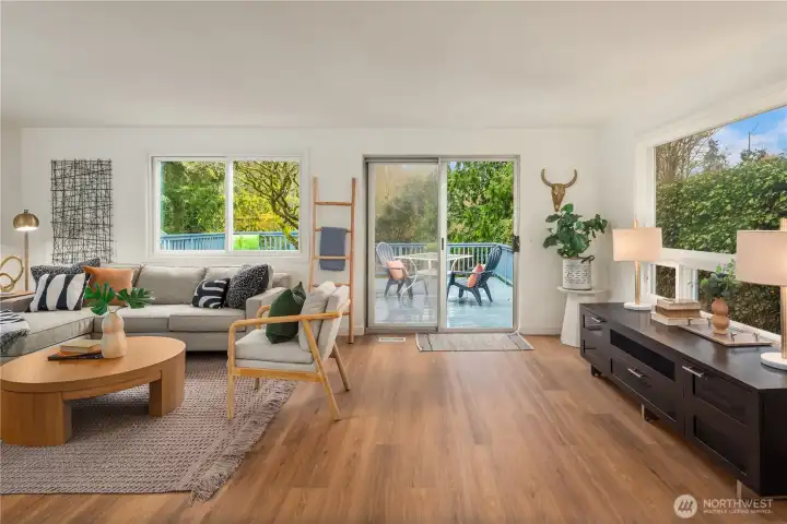 A very versatile living room with lots or arrangement opportunities. This is a quiet space that exudes relaxation.