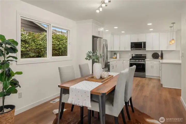 The spacious dining room easily accommodates the largest dinner parties with ease.