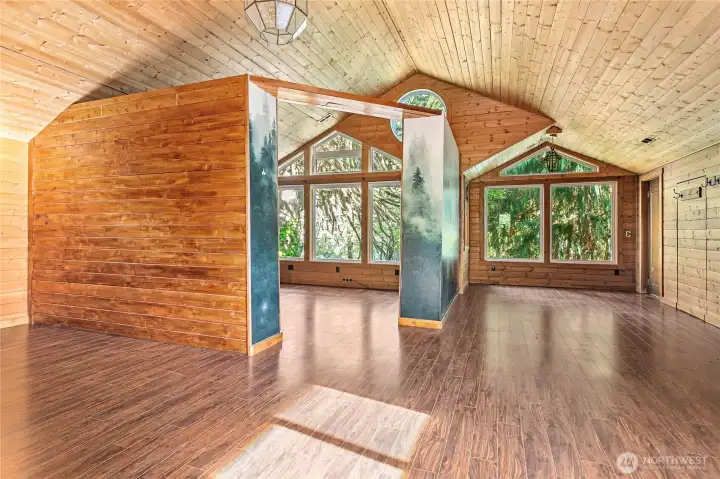 Upper level primary suite