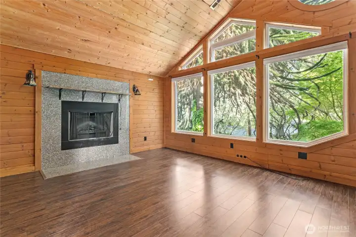 Upper level primary suite