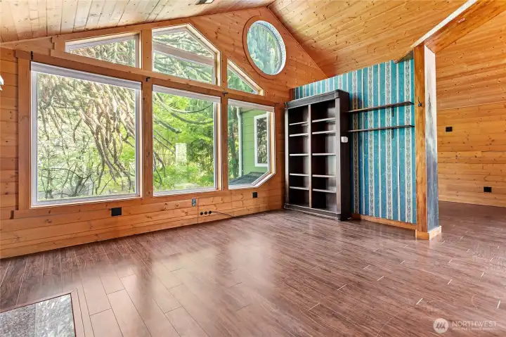 Upper level primary suite