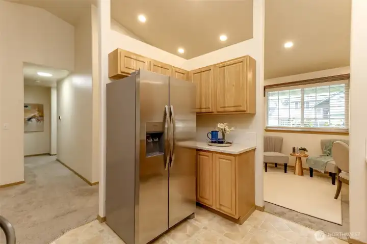 Open circular access to front room, family room and entry / hallway.