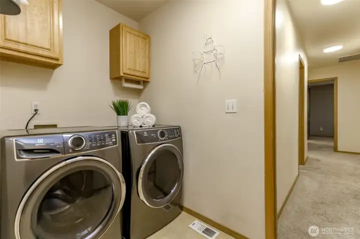 Utility room with washer and dryer that stay for new buyer.