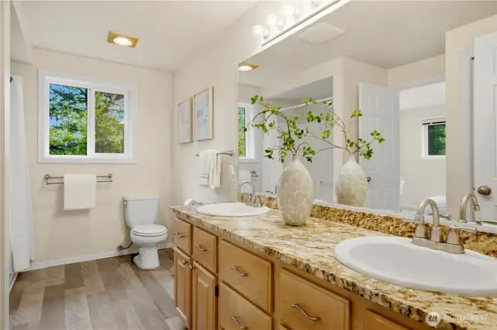 Upstair Full Bath