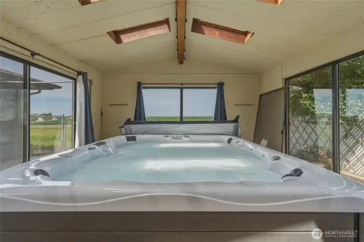 10 person Hot Tub