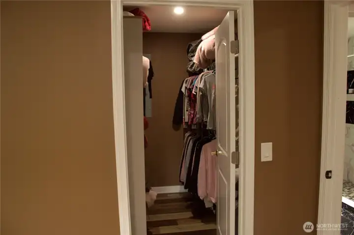 primary bedroom walking closet