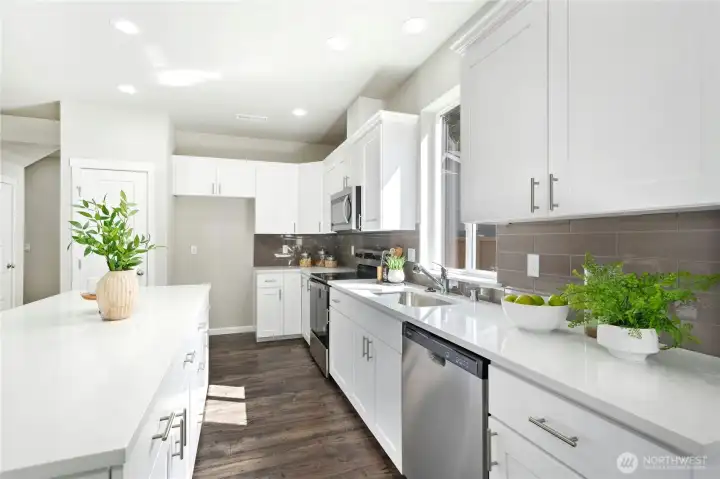 **THIS HOME IS A UNDER CONSTRUCTION. Photos are of a different home, same floorplan. Colors, features and specs will vary.