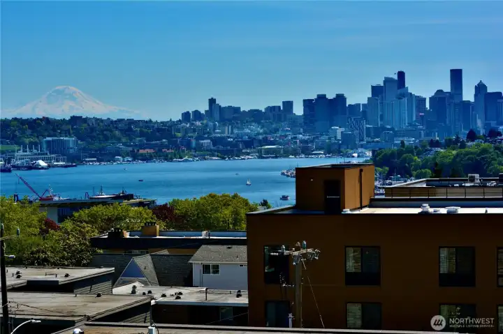 Spectacular views from rooftop! Spectacular views from rooftop!