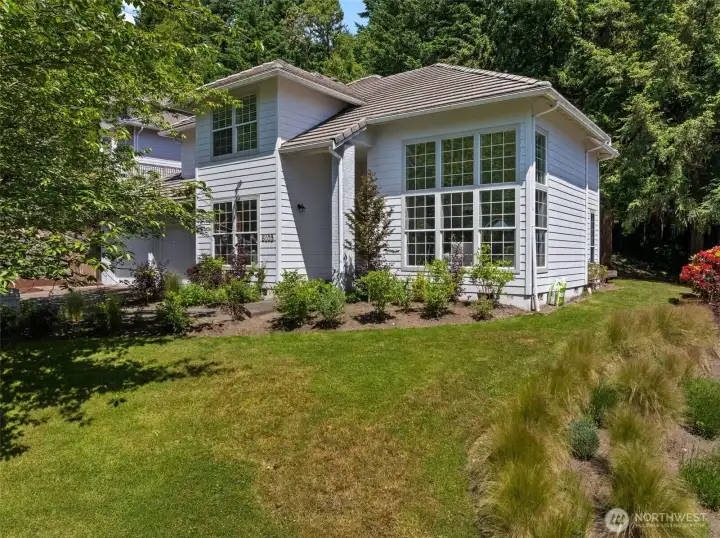 Beautifully Landscaped yard