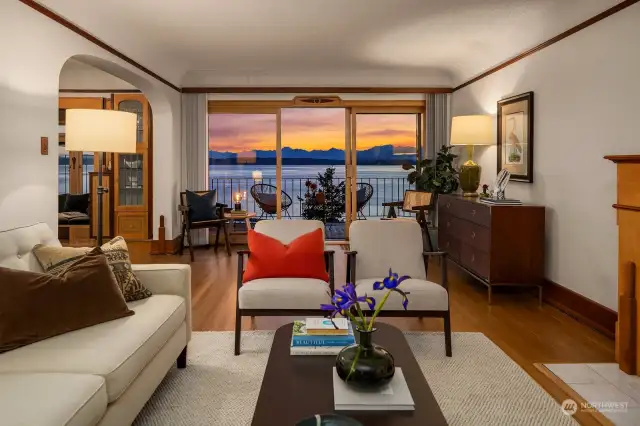 Owned for decades by a renowned local poet and the structural engineer for the Port of Seattle. The views are endless and greet you from the moment you walk in the front door.