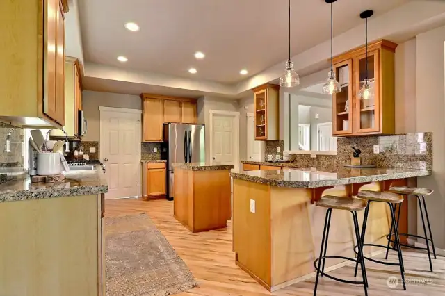 Breakfast bar counter is perfect for busy mornings or snack time.