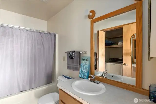 Bathroom w/Laundry