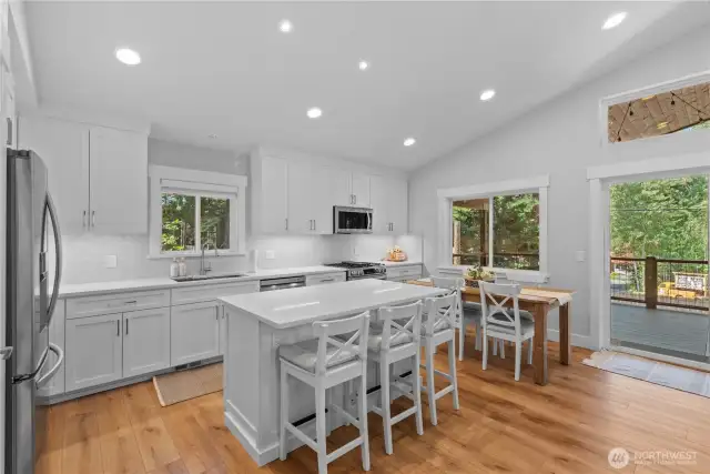 Kitchen w/3 seat Island