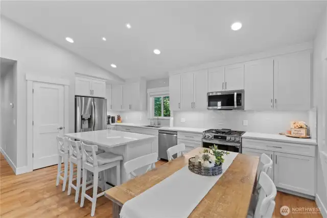 Eating space in kitchen