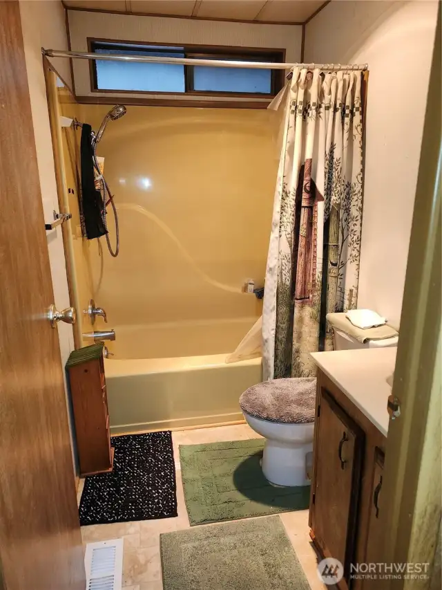 Main bathroom