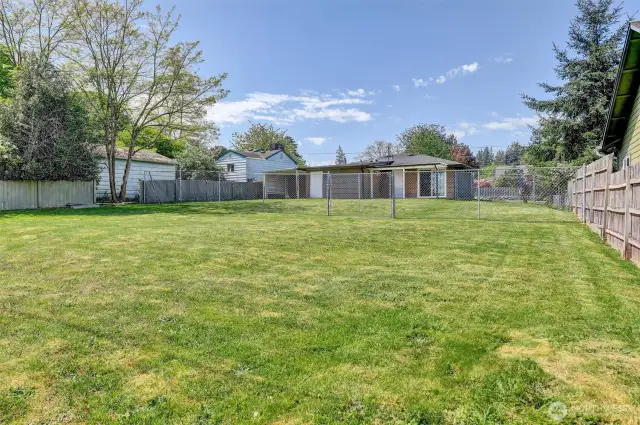 Huge level yard from back alley access