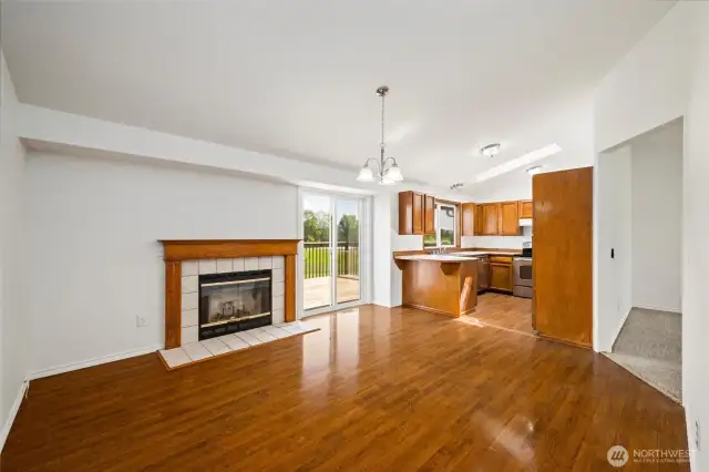 Eating area looking toward kitchen