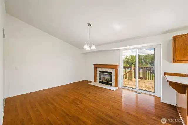 Eating area looking toward kitchen