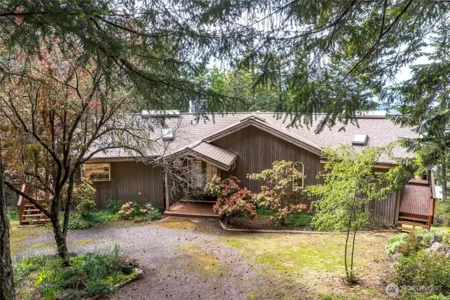 Entrance circular driveway