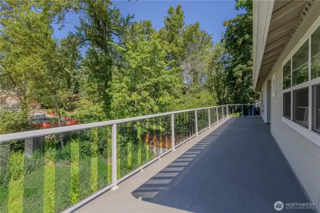 Upper deck with beautiful glass railings