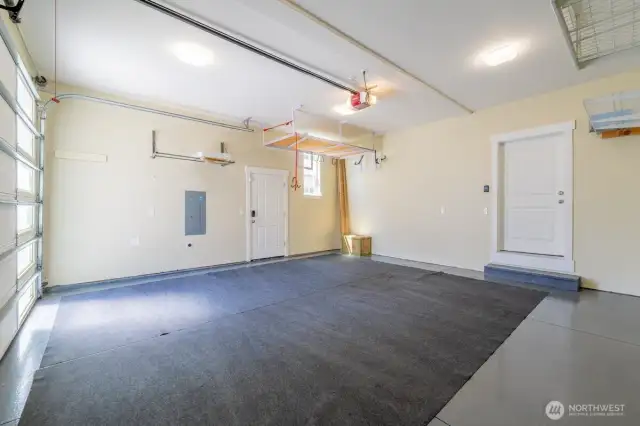 Clean, spacious 2-cars garage