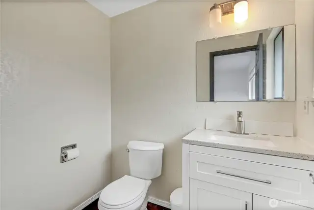 1/2 bath off Primary bedroom