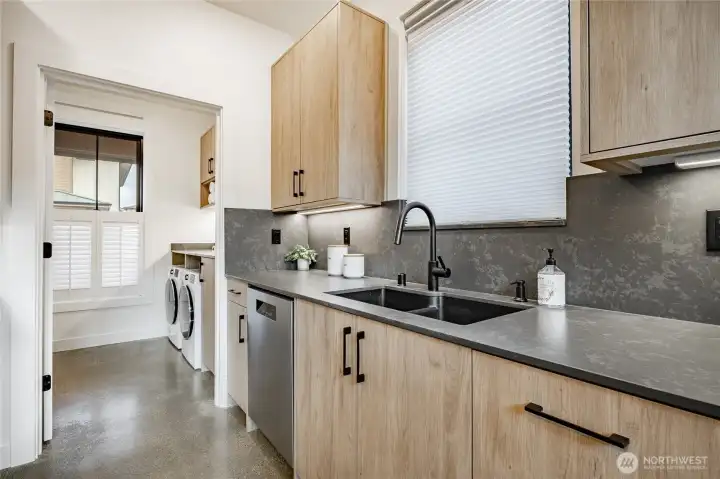 Hot water recirculating pump (rapid-on hot water).