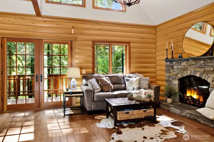 Vaulted ceilings to let the nature shine in