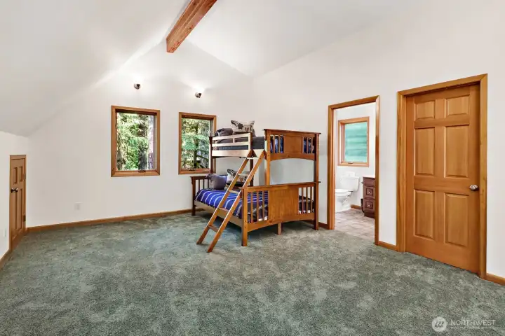 Upstairs loft area is a great size