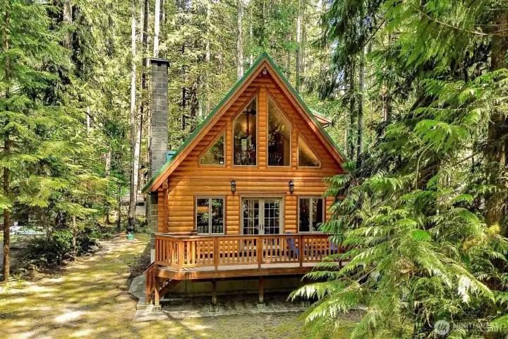 Almost a quarter of an acre of privacy for this log home