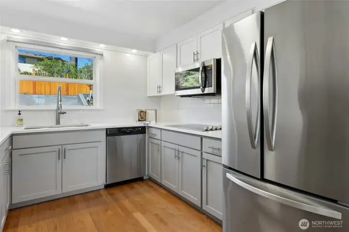 Another view of the kitchen.