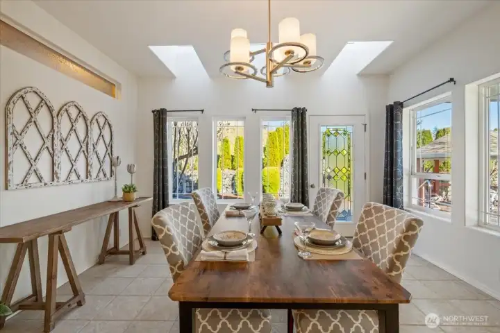 Spacious dining area for entertaining