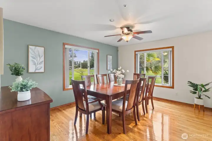 Formal dining with seating for 8 or more