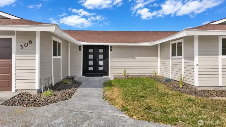 Minutes to Downtown Moses Lake with dining, shopping, and services