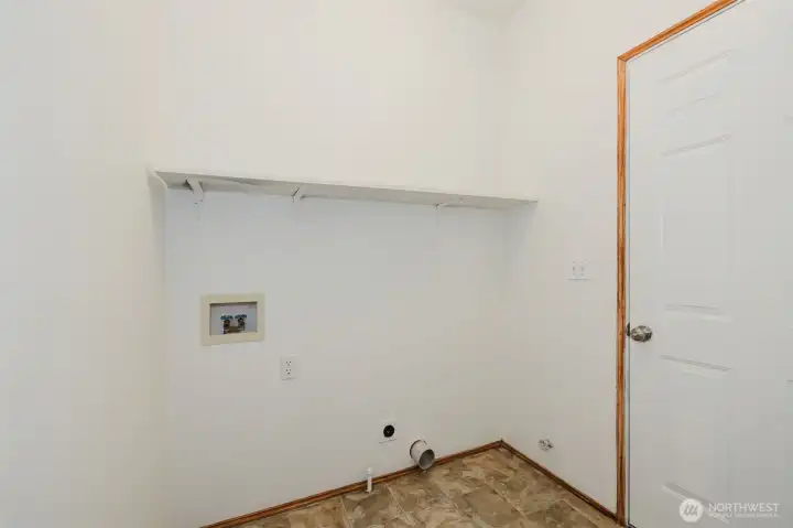 OK back in the hallway is the utility room with hookups for your washer dryer and the door goes into the garage. OK back in the hallway is the utility room with hookups for your washer dryer and the door goes into the garage.