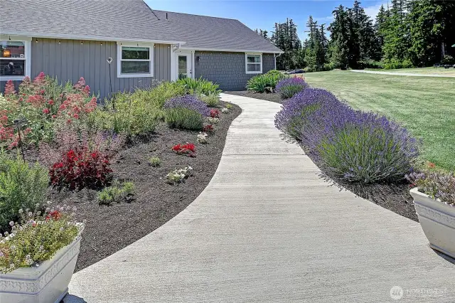 Attached guest home with friendly ADA entrance...
