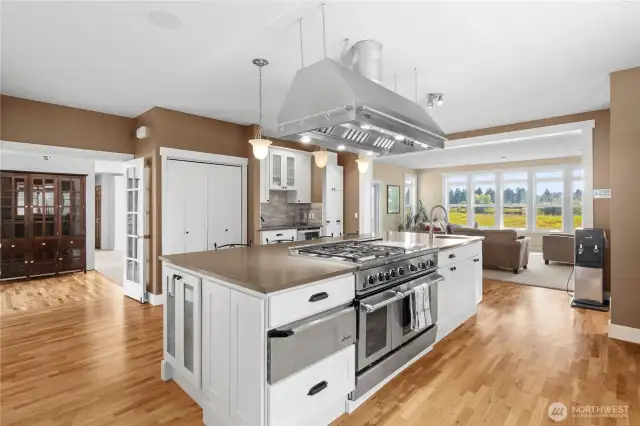 Double oven plus a warming oven.  Huge stovetop with built in griddle.