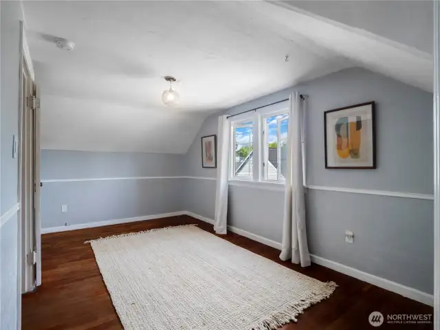 Secondary bedroom