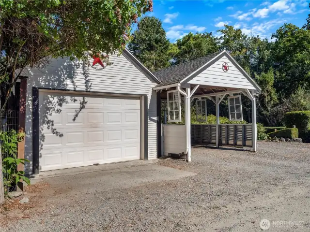 One car garage with carport