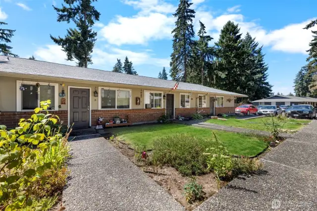 Mix of 2BD/1BA and 1BD/1BA Units