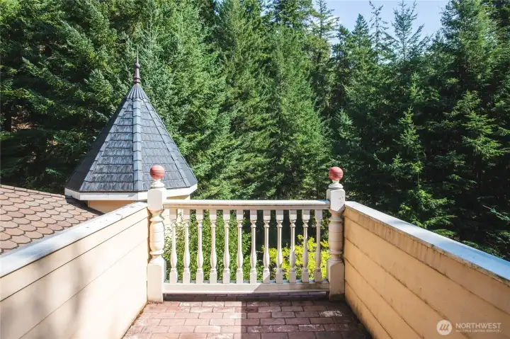 Balcony off bedroom