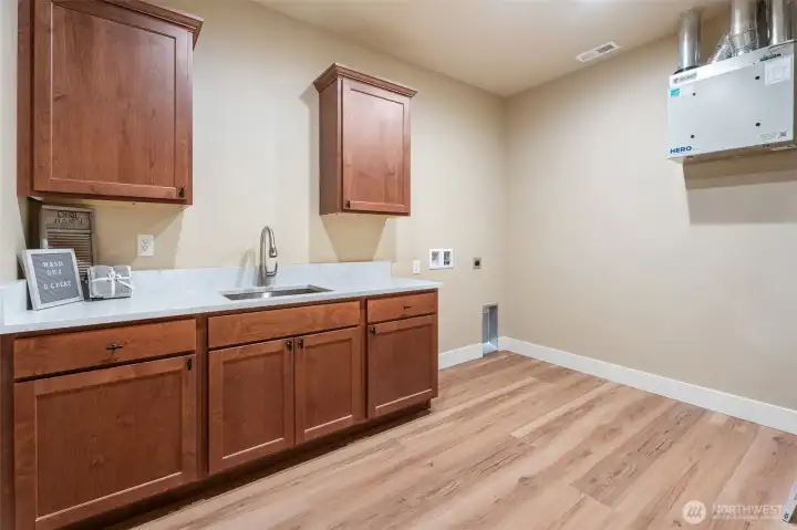 Large Utility Room with Deep Sink